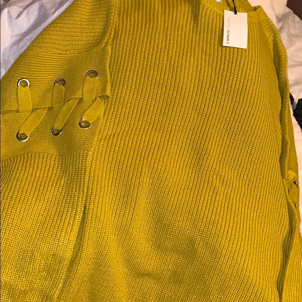 Capsule sweater